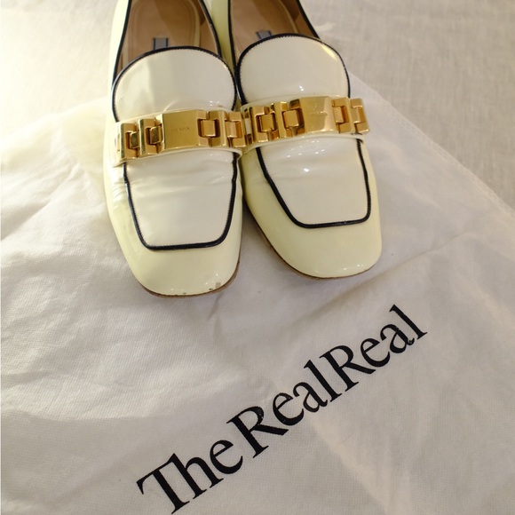 Charming Prada Vintage Patent Leather Loafers - Picture 2 of 13